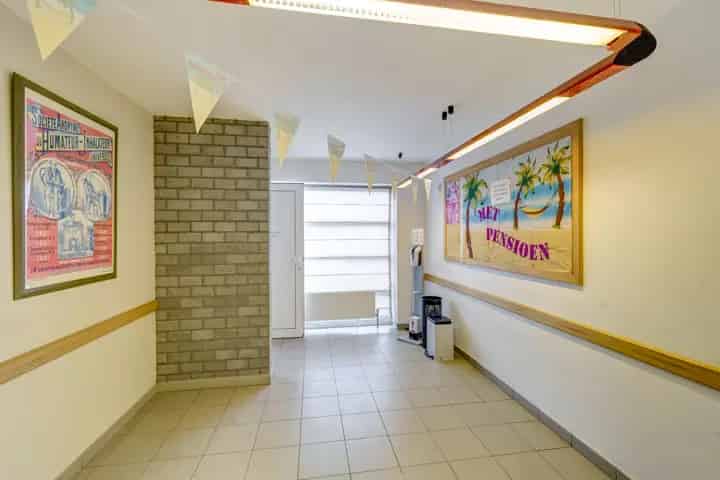 Commercieel pand met duplex appartement Zemst