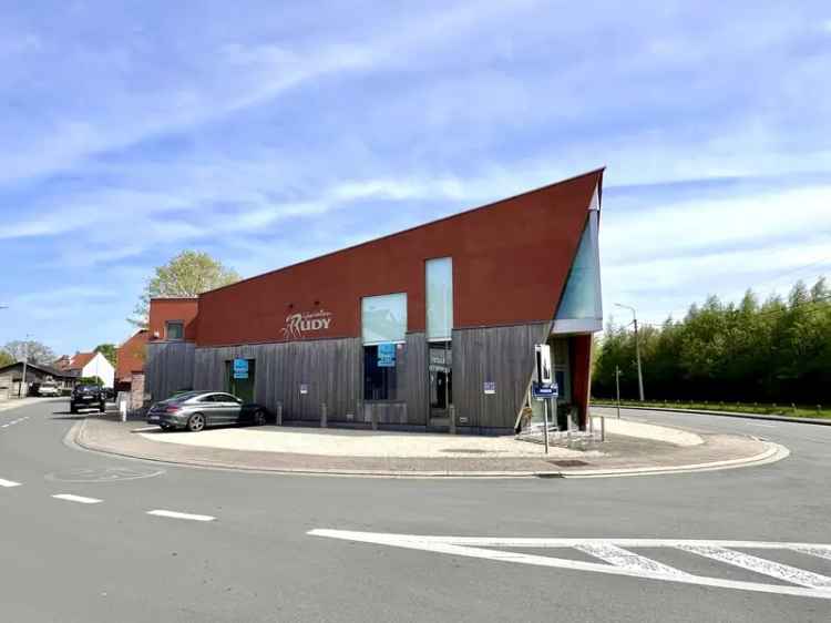 Handelspand met Appartement te Huur