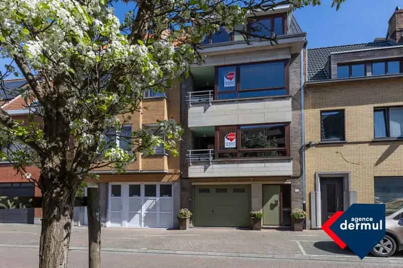Bel-etage woning te koop Oostende: 6 slaapkamers, 2 garages, tuin