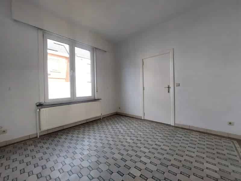 Ruime woning 2 slaapkamers garage terras stadsrand