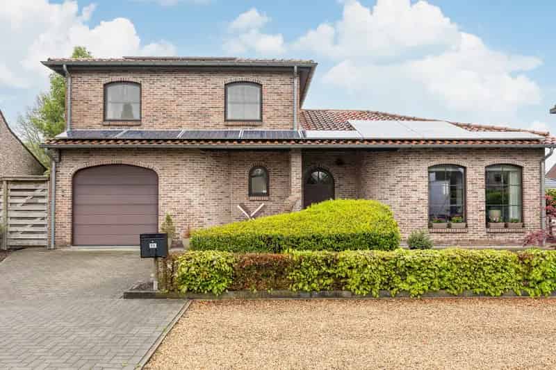 Verzorgde woning te Rijkevorsel met tuin garage en zonnepanelen