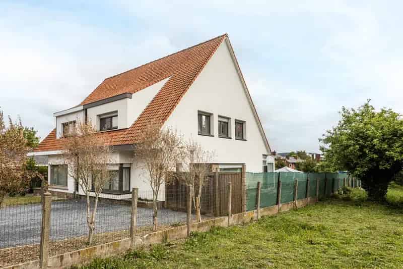 Instapklare Halfopen Bebouwing met Tuin Garage en Oprit