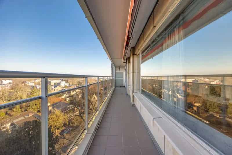 Te renoveren appartement met terras en uniek uitzicht