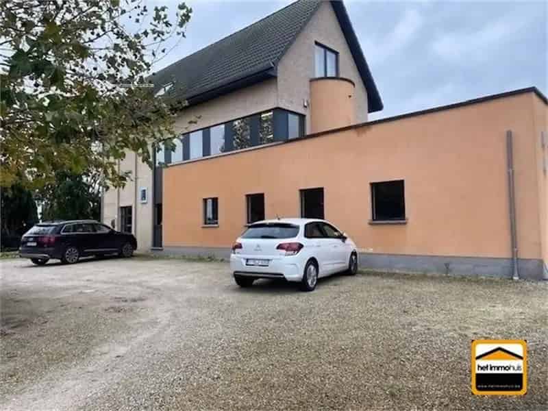 Te Koop: Gemengd Gebouw Borgloon - Kantoorruimtes & Appartement