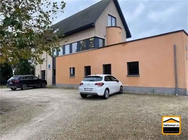 Te Koop: Gemengd Gebouw Borgloon - Kantoorruimtes & Appartement