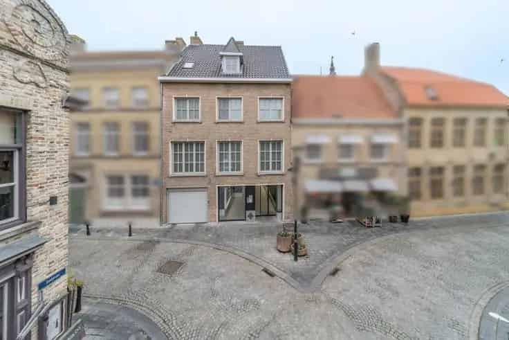 Huis Te Koop Veurne Centrum: Ruime Woning met Handelsgelijkvloers