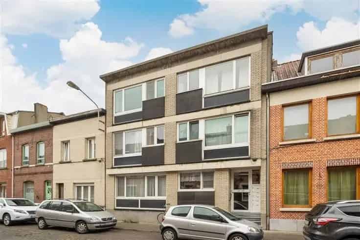 Appartement Te Koop Berchem 2 Slaapkamers Terras Instapklaar