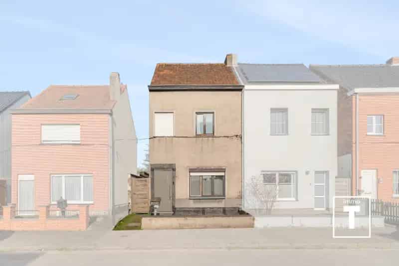 Halfopen Woning te Oostakker: Renovatieproject met Tuin