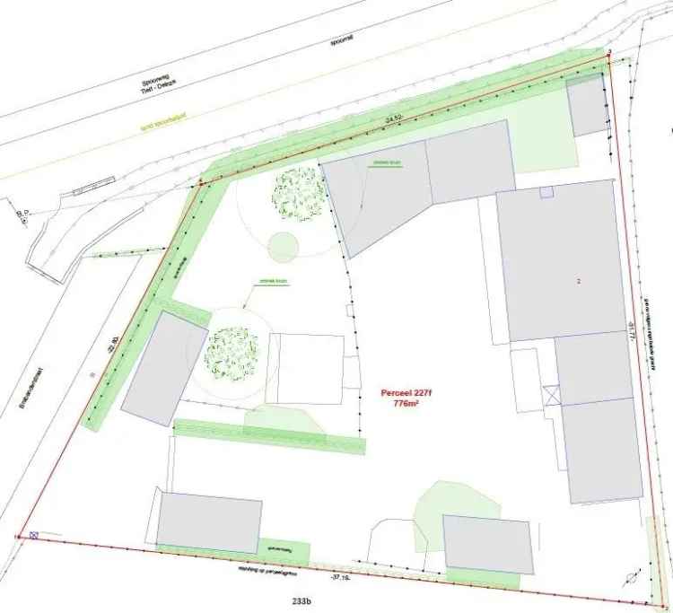 LANDELIJK GELEGEN WONING MET DIVERSE BIJGEBOUWEN OP 776m²