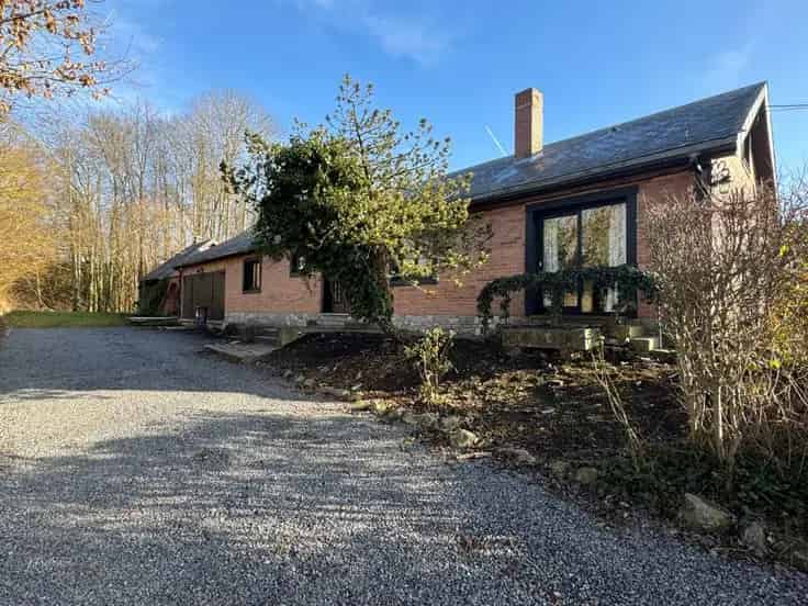 Huis Te Koop: Ruime Villa met 4 slaapkamers en bijgebouw
