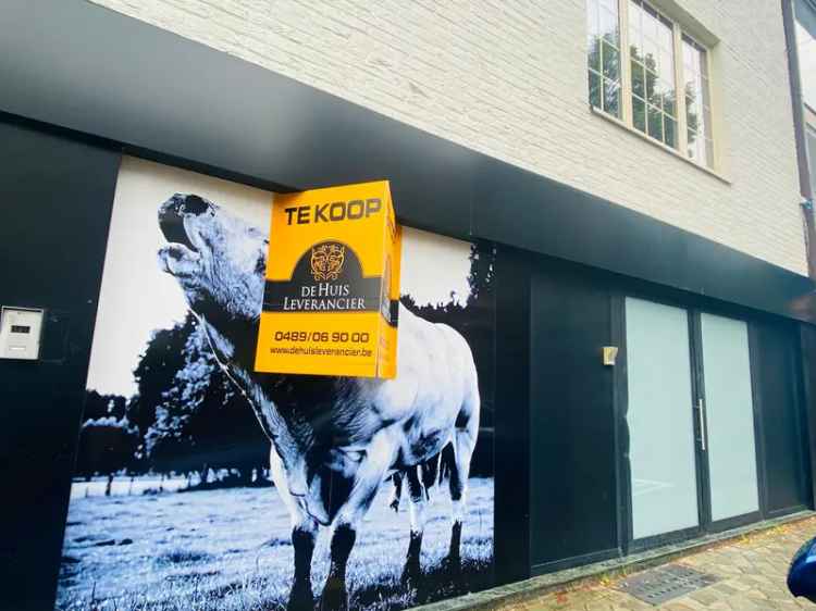 Verhuur van handelspand in het centrum van Hove met ruime mogelijkheden