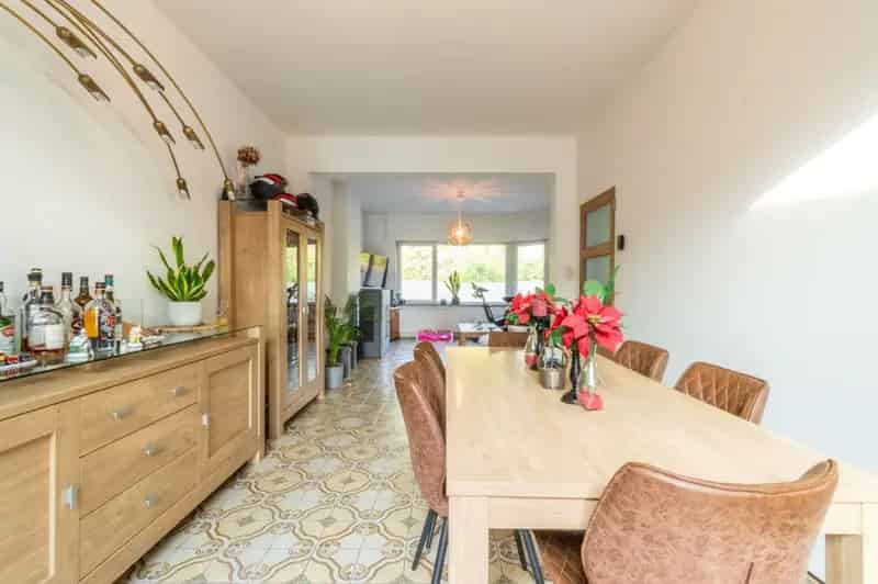 Verder Af Te Werken Woning Met Loods