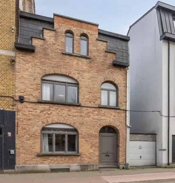 Karaktervolle woning nabij Brussel met tuin en carport-garage