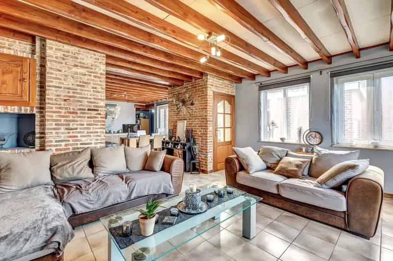 Huis te Koop Nederhasselt: Instapklare starterswoning met garage
