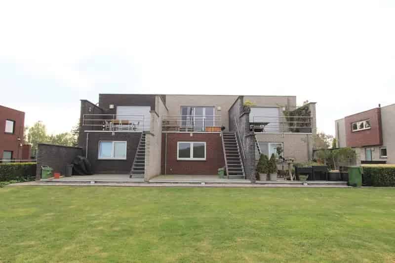 Moderne Loftwoning Met Tuin En 2 Garages