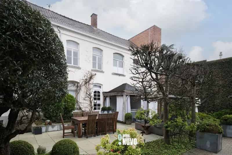 Exclusief herenhuis met handelspand op toplocatie te Aalst