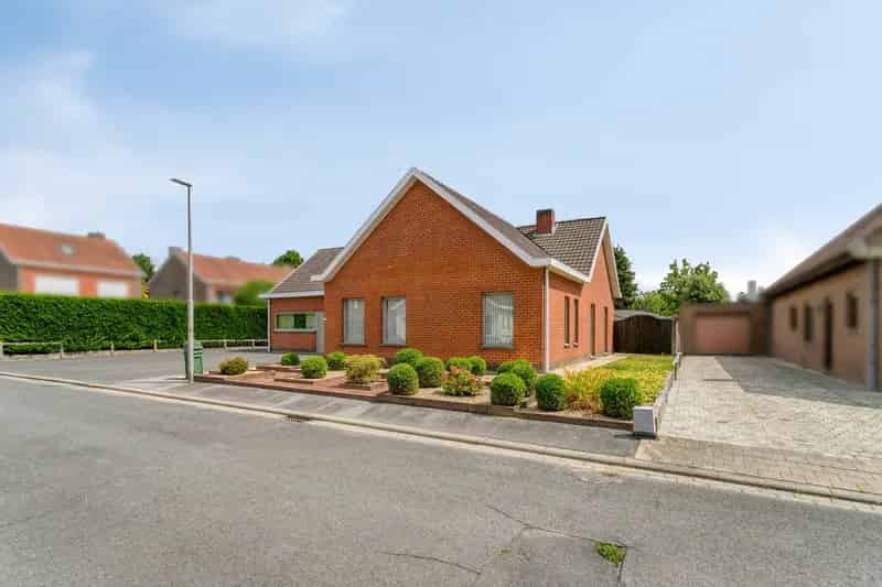 Gelijkvloerse Villa te Koop Desselgem 3 Slaapkamers Grote Tuin