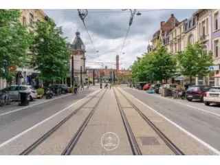 Handelspand te Koop Gent - 141m² - Nabij Sint-Pietersstation