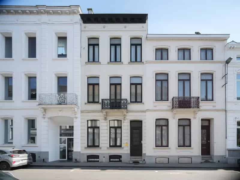 Herenhuis te huur nabij Brussel en Gent - 4 slaapkamers, tuin en garage
