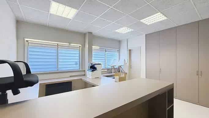 Magazijn te huur Roeselare 320m² met kantoor