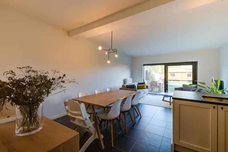 Gelijkvloers Appartement met Ruime Tuin te Koop