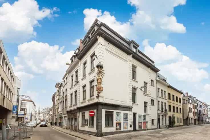 Te Koop Vergund Studentengebouw 10 Kamers Hoge Huuropbrengst