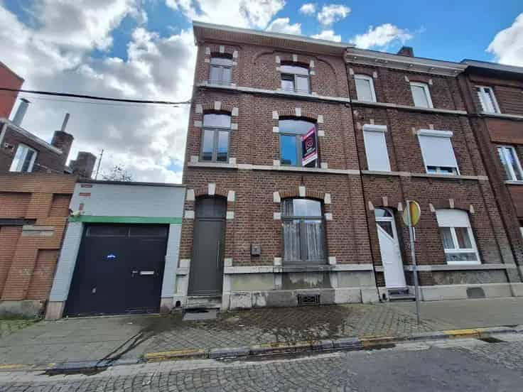 Huis Te Koop 231m2 5 slaapkamers Nabij winkels en scholen