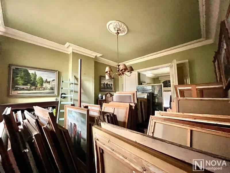 Unieke herenwoning met aanpalende loodsen