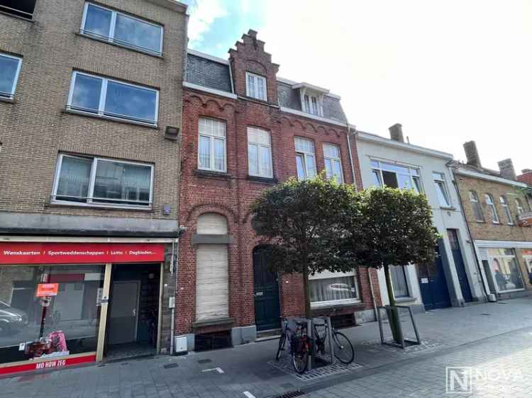 Te koop unieke herenwoning met aanpalende loodsen