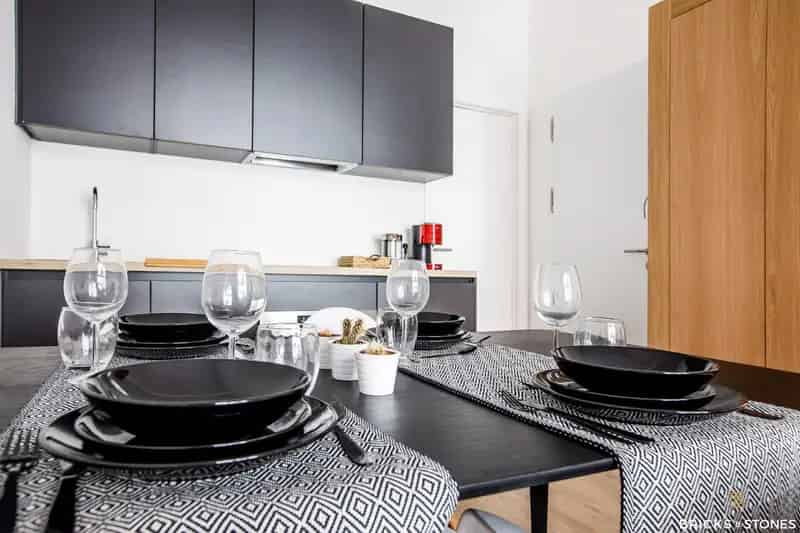 Appartement te Koop: Gemeubeld Appartement Nabij Centrum