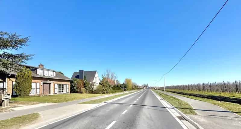 Ruime woning te renoveren met tuin garage 1056m2