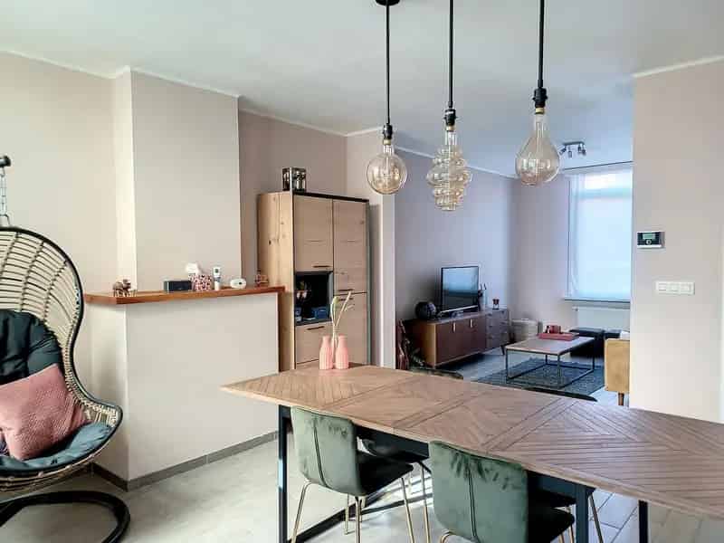 Gerenoveerde Rijwoning met Tuin Nabij Centrum