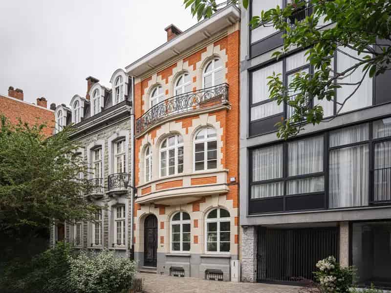 Herenhuis te Schaerbeek 6 slaapkamers Nabij NAVO en EU