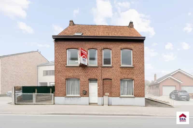 Huis te huur te renoveren Dworp 4-6 slaapkamers grote loods