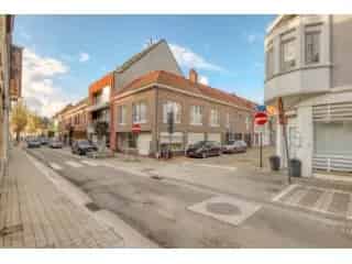 Handelshuis Gistel: Appartement 160m² 3 slaapkamers 2 garages