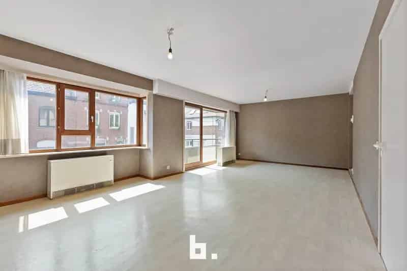 Appartement te Koop Kortrijk - Ruim 92m2 met Terras en Garage