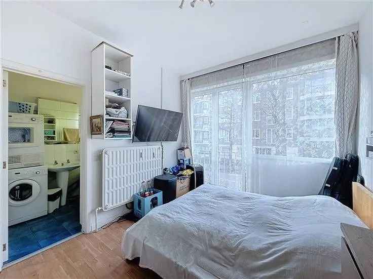 Te koop appartement in Uccle met grote ramen en 1 slaapkamer