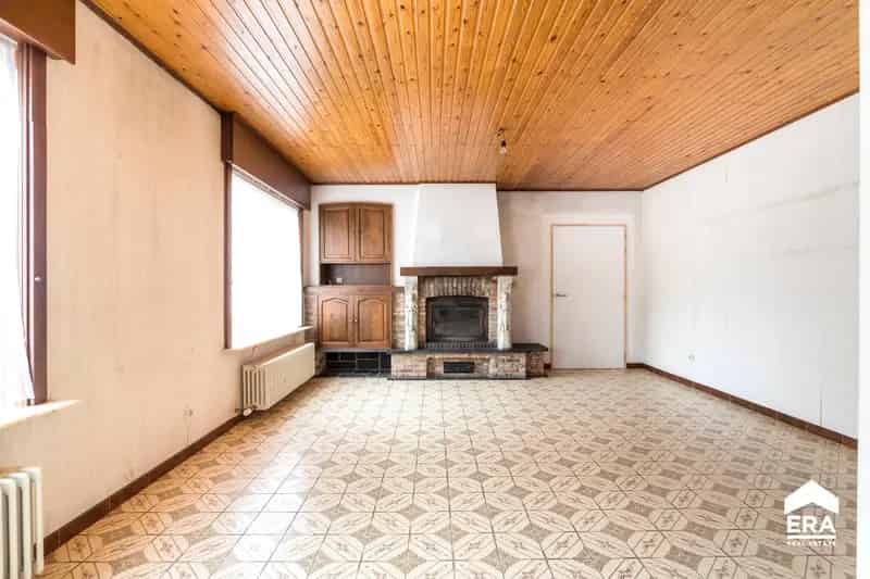 Huis te koop Ieper Centrum: Ruime woning met grote garage