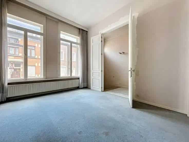 Jette: 5 Slaapkamer Huis Te Koop Nabij Winkels en Scholen