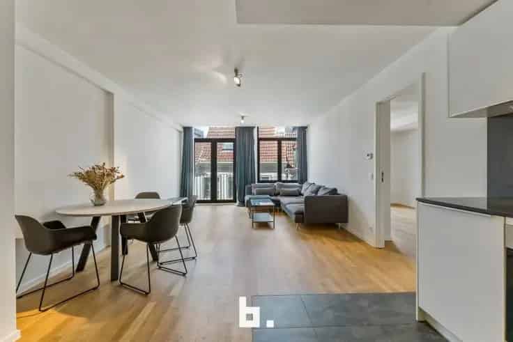 Centraal gelegen 2 slpk appartement te koop in Brussel