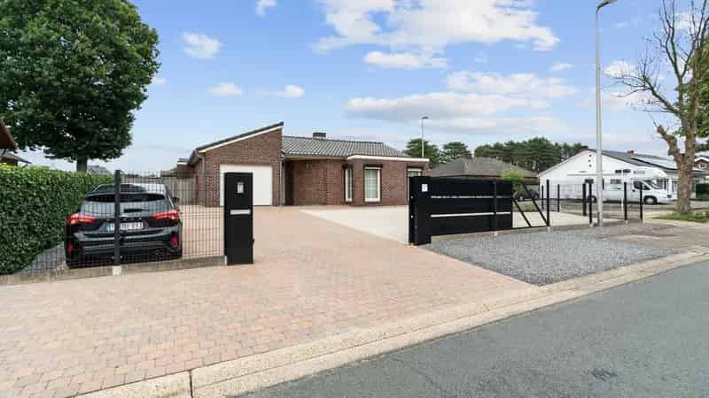 Gelijkvloerse woning te huur met zwembad en 3 slaapkamers