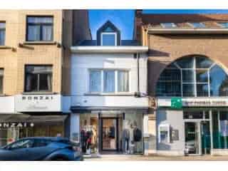 Handelspand te Huur Ukkel 110m²