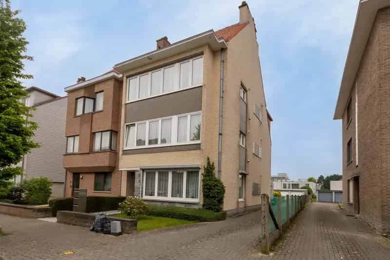 Appartement te huur: 1 slaapkamer, tuin, garage