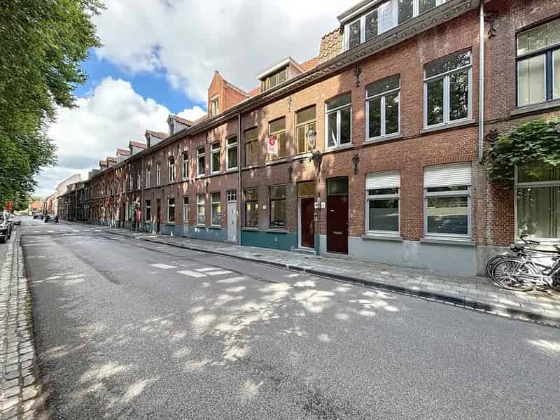 Te Huur Brugge: Ruime Gerenoveerde Woning Gentpoortvest