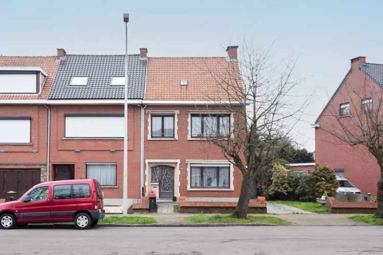 Huis te koop ruime halfopen bebouwing met vijf slaapkamers