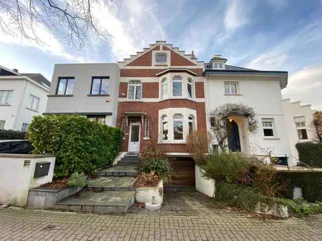 Huis te koop in Woluwe-Saint-Pierre met tuin en terras