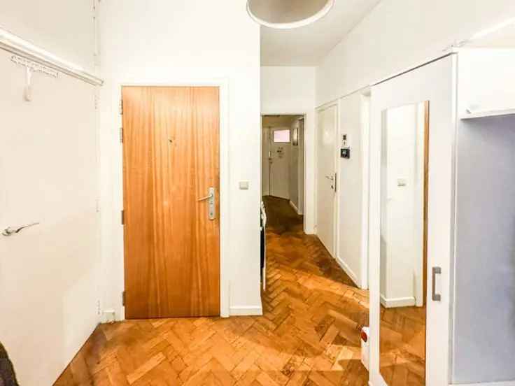 Te koop appartement in Saint-Gilles met 2 slaapkamers en balkon