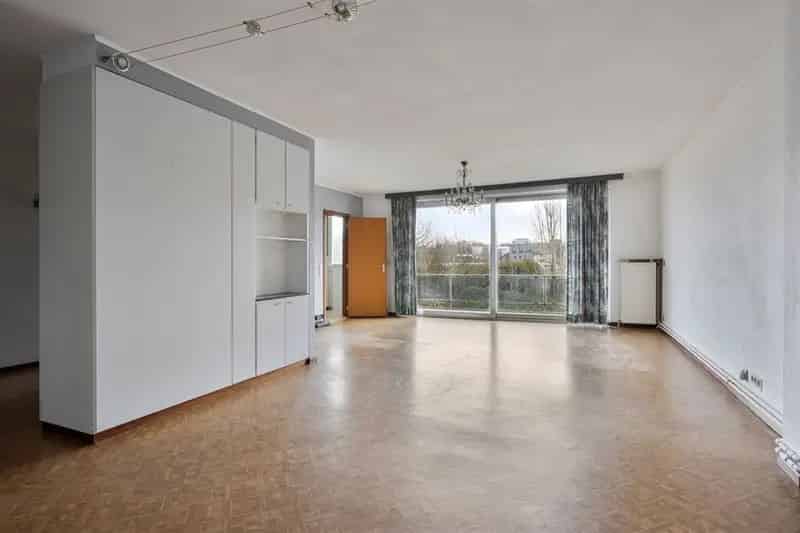 Ruim 2 Slaapkamer Appartement Zaventem Garage Terras Renovatieproject