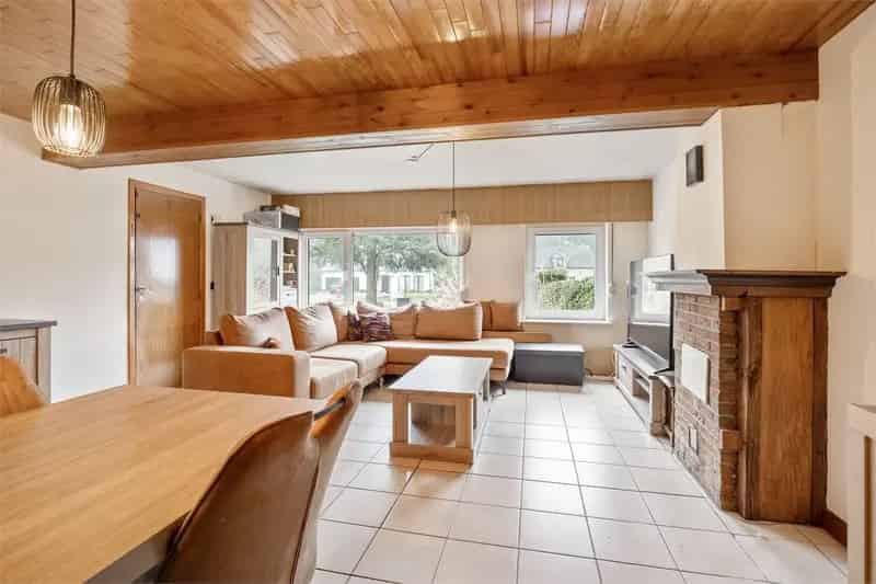 IDEALIS VASTGOED Ruime woning 2 badkamers 2 keukens 3 slaapkamers Zolder