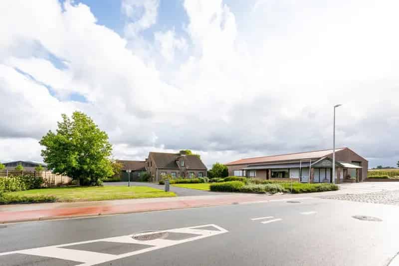 Villa met 3 slaapkamers en loods 400m²